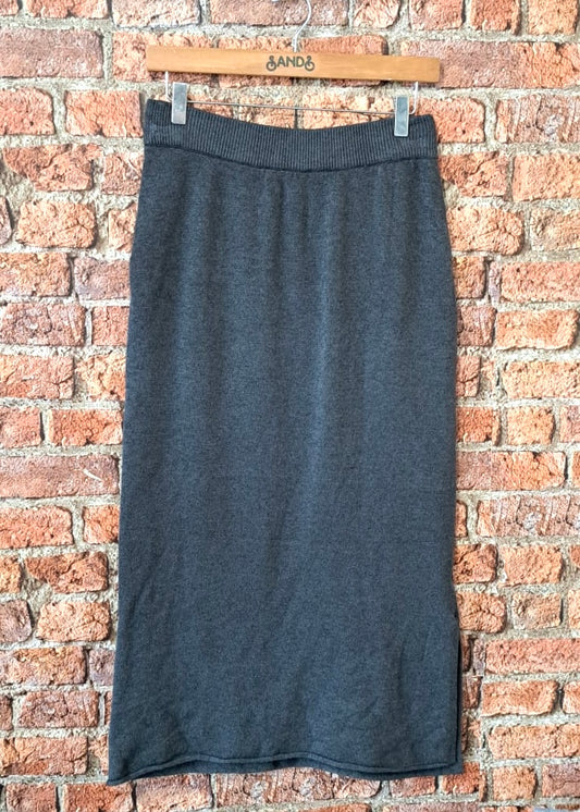 Sands - Knit Pencil Skirt / Charcoal