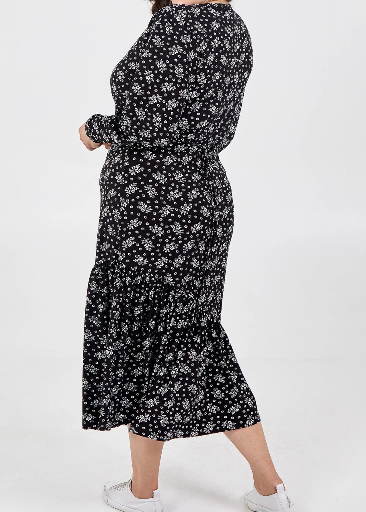 Sands smock midi dress from the back in black with floral print 